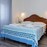 Hotel Oasi 2*